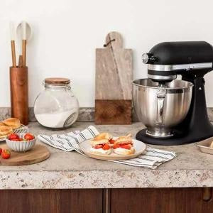 Kitchen Aid, Artisan Tilt Head stand Mixer 4.8L + 3L bowl + Flex edge beater + Pouring Sheild