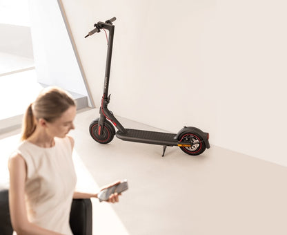 Xiaomi, 4 Pro, Electric Kick Scooter, Top Speed 25 Km/H, 700W (Nominal 350W)